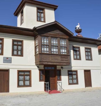 Muallim Sırrı Mustafa Özkan Kültür Evi